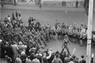 Militärparade : Militärparade der NSDAP, vermutlich in Wien