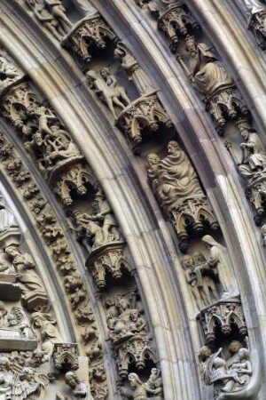 Frankreich. Alsace. Bas Rhin. Thann. Theobaldusmünster. Portal. Detail