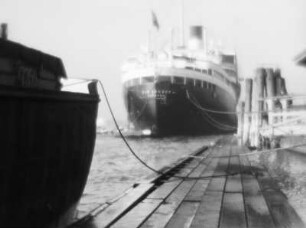 Hamburg, Hafen : Am Kai Schiff "Cap Arcona" (1927)