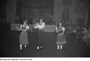 Tänzer in Tracht vom Kulturensemble Reichsbahn Leipzig "Roman Chwalek"