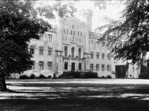 Schloss Sibyllenort : Sibyllenort (Szczodre, Polen). Schloss (1851/1867; C. H. W. Wolf). Fassade der Parkseite