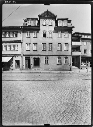 Schmalkalden, Weidebrunner Gasse. Wohnhaus mit Laden. Straßenfront