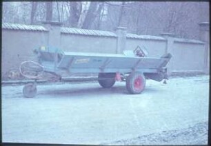 Schwenkwalzenstalldungstreuer Typ 301 der Firma Eicher Dingolfing