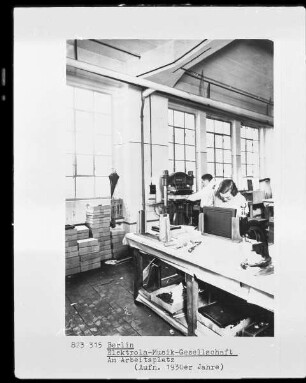 Am Arbeitsplatz (Elektrola-Musik-Gesellschaft in Berlin)
