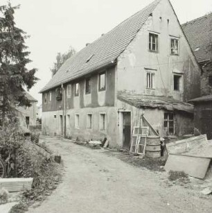 Dresden-Mockritz, Altmockritz 13. Bauernhof (1. H. 19. Jh.). Wohnstallhaus