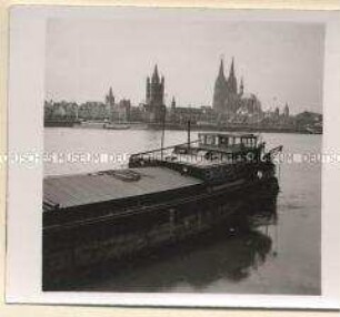 Köln, Rheinufer mit Rathaus, Kirche Groß St. Martin und Dom