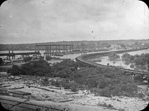 "Kilindine (Mombasa): Brücke nebst Pfahlbrücke"