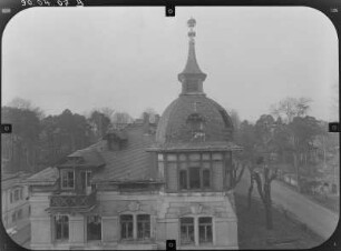 Dresden-Kleinzschachwitz, Berthold-Haupt-Straße 128. Kurhaus Kleinzschachwitz (1882). Seitenfront (Teilansicht) von Osten (von der Wilhelm-Weitling-Straße)