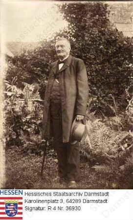 Bernbeck, Karl (1830-1904) / Porträt, in Garten stehend, Ganzfigur