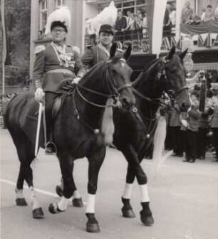 Neusser Grenadierkorps, Major Josef Tilmes mit Adjutant Berni Schmitz, 1974