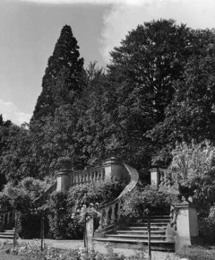 Mainau. Schloßpark (ab 1856). Treppe mit Balustrade gegen die Bastion