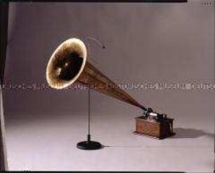 Phonograph "Edison Standard" mit Schalltrichter und 27 Musik- und Sprechwalzen