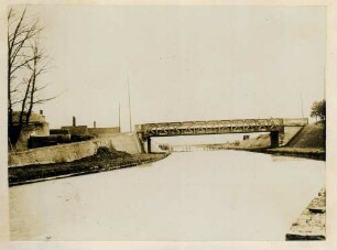Foto einer Brücke über den "Canal de Saint-Quentin" bei Bellenglise nördlich von Saint-Quentin