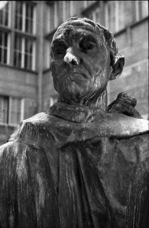 Basel: August Rodin, Plastik im Hof des Kunstmuseum, Opfergang der sechs Bürger von Calais, Kopf