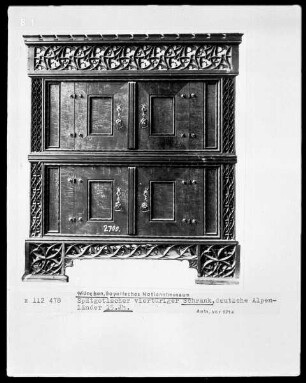 Spätgotischer viertüriger Schrank