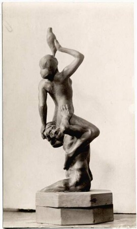 Faun, eine aus einer Muschel trinkende Nymphe tragend : Faun, eine aus einer Muschel trinkende Nymphe tragend (vor 1929; M. Molitor)