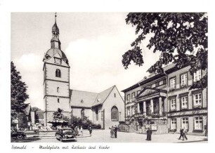Marktplatz mit Rathaus und Erlöserkirche. Ansichtskarte von Ansichtskartenfabrik Schöning. um 1955. Stadtarchiv Detmold Bildarchiv BA Nr. 3726