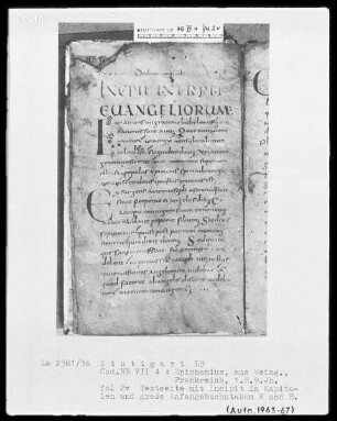 Epiphanius Latinus, Interpretatio evangeliorum — Zwei Initialen E, Folio 2verso