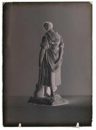 Figur "Betrübtes Mädchen"