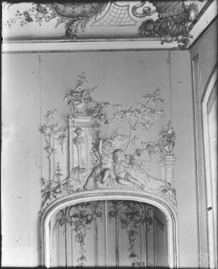 Potsdam, Neues Palais, Unteres Fürstenquartier, Tamerlanzimmer, R.: 165, Feld über der Tür zur Roten Damastkammer.
