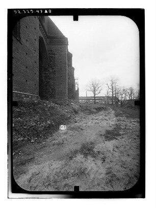 Müncheberg. Ruine der Stadtpfarrkirche St. Marien (Restaurierung 1991-1996). Teilansicht von Nordost