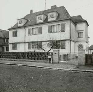 Dresden, Niedersedlitz, Straße mit Erddeckschicht