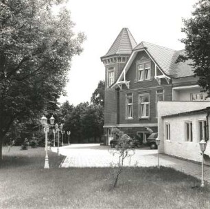 Colditz, Leipziger Straße 15. Villa (1905). Parkseite (Teilansicht)