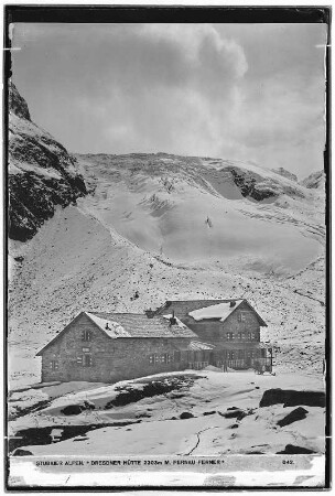 Stubaier Alpen. Dresdner Hütte (2303 Meter) mit Fernau Ferner