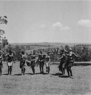 Frauen der Zulu : Frauen der Zulu tanzen in einem Reservat