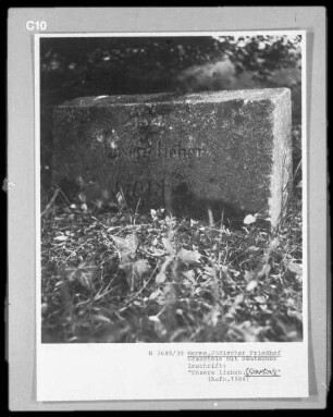 Grabstein mit Inschrift: Unsere lieben Gerta