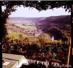 Langenburg: Jagsttal von der Terrasse des Schlosscafés, mit Vordergrund