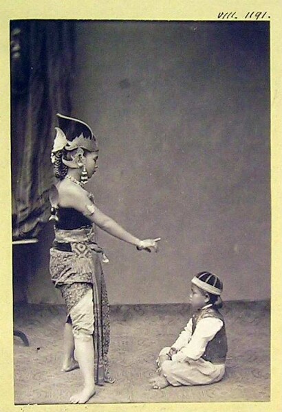 Tandak dance scene