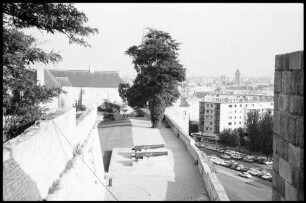 Caen: Burgmauer vom Turm