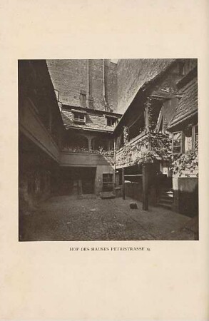 Hof des Hauses Petristrasse 15
