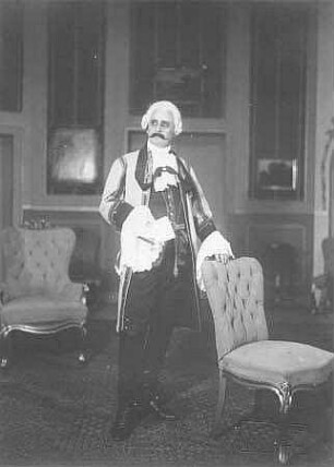 Albumseite : Szenenbilder der Aufführung am 20. Januar 1930