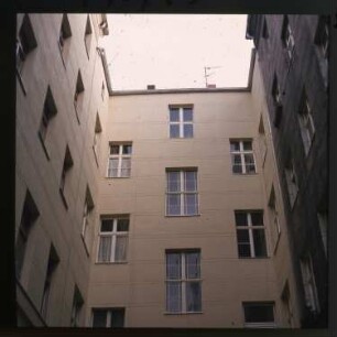 Diapositiv: Adalbertstr. 76, 1982