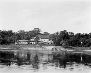 Coswig/Anhalt : Blick über die Elbe zum Gasthaus zur Elbterrasse