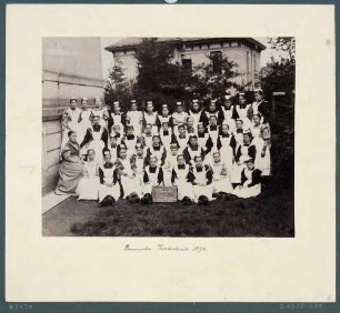 Mädchengruppe der "Plauenschen Koch-Schule" der Internationalen Ausstellung in Dresden 1894