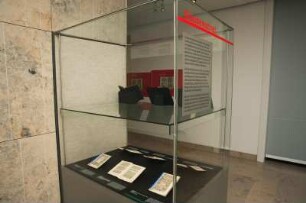 SLUB, Ausstellung "Wie Luthers Worte fliegen lernten" : Hochvitrine "Glaubensstreit"