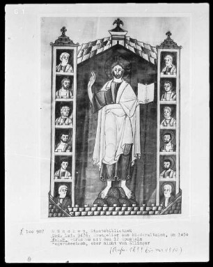 Evangeliar aus Kloster Niederaltaich — Christus flankiert von seinen zwölf Aposteln, Folio 8recto