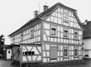 Flörsheim, Taunusstraße 24