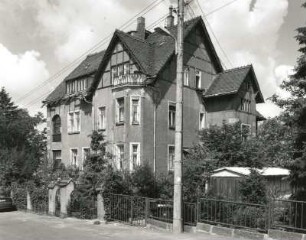Dresden-Loschwitz, Krügerstraße 9. Wohnhaus (bezeichnet 1900)