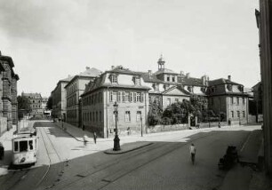 Darmstadt, Ehemaliges Waisenhaus : Darmstadt. Ehemaliges Waisenhaus (Ludwig-Georgs-Gyymnasium), Karlstraße 2. Eckansicht