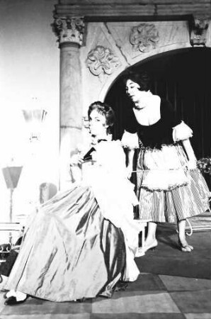 Freiburg: Rathaushof; Pierre Carlet de Marivaux: Das Spiel von Liebe und Zufall