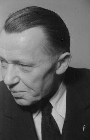 2. Kulturbundtagung im Deutschen Theater : Porträt eines Funktionärs