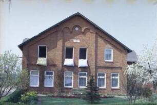 Ratzbek: Dorfstraße: Bauernhaus: Giebelseite Wohntrakt: oben Inschrift I. Griese 1891