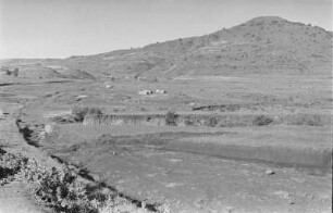 Hochfläche bei Gonder : Mulde in der Hochfläche bei Gonder. Feld mit frisch gesäten Winterkulturen.