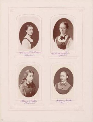 links oben: Schülerin Rosamund Rathbone aus Liverpool rechts oben: Schülerin Christine Tell aus England links unten: Schülerin Helene von Schilling aus Karlsruhe rechts unten: Schülerin Caroline Reuter aus Worms [im Großherzoglichen Institut Mannheim]