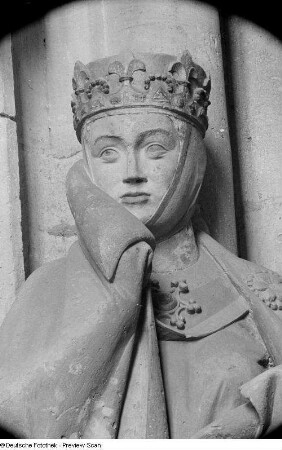 Detail der Stifterfigur Uta im Naumburger Dom St. Peter und Paul