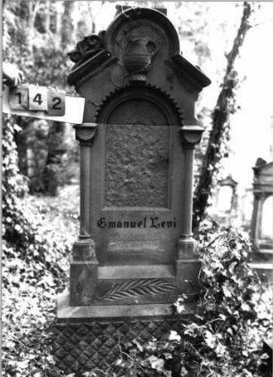 Grabstein 142 (neu: 805)